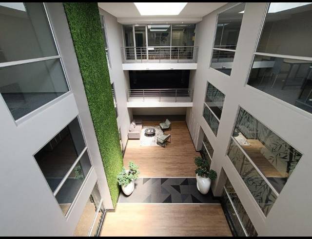 BUSINESS PROPERTY TO RENT IN CRESTA